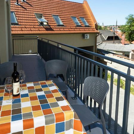 Star Apartman Eger Buitenkant foto