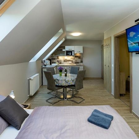 Star Apartman Eger Buitenkant foto