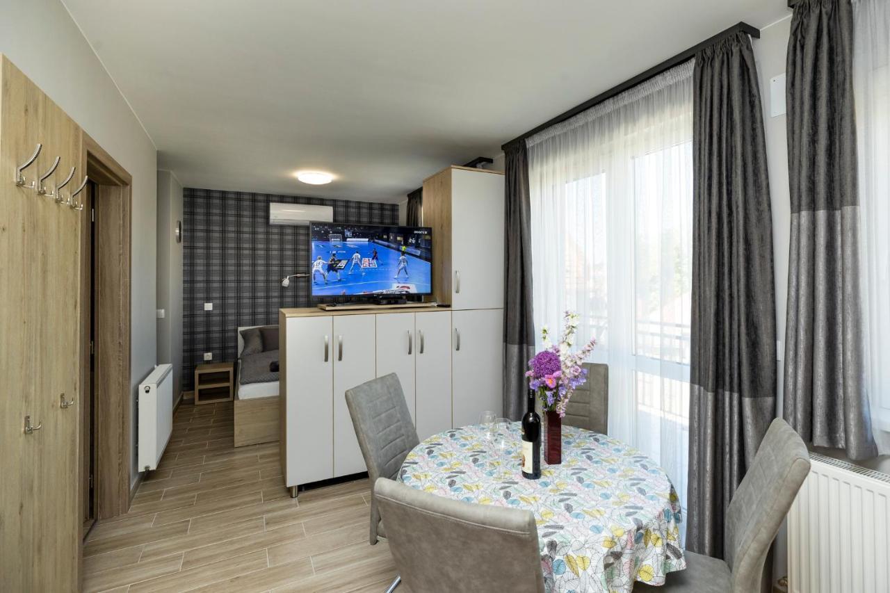 Star Apartman Eger Buitenkant foto