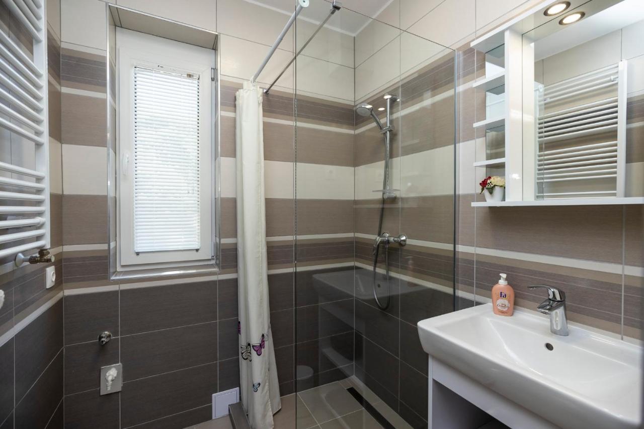 Star Apartman Eger Buitenkant foto