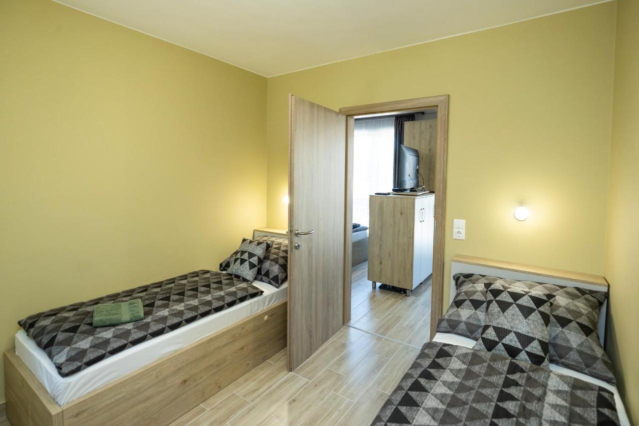 Star Apartman Eger Buitenkant foto