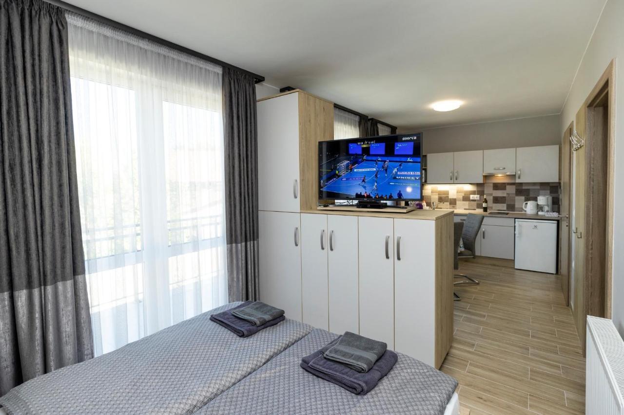 Star Apartman Eger Buitenkant foto