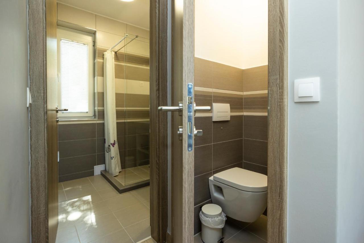 Star Apartman Eger Buitenkant foto
