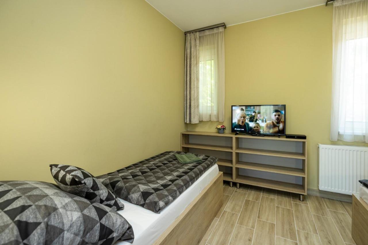 Star Apartman Eger Buitenkant foto