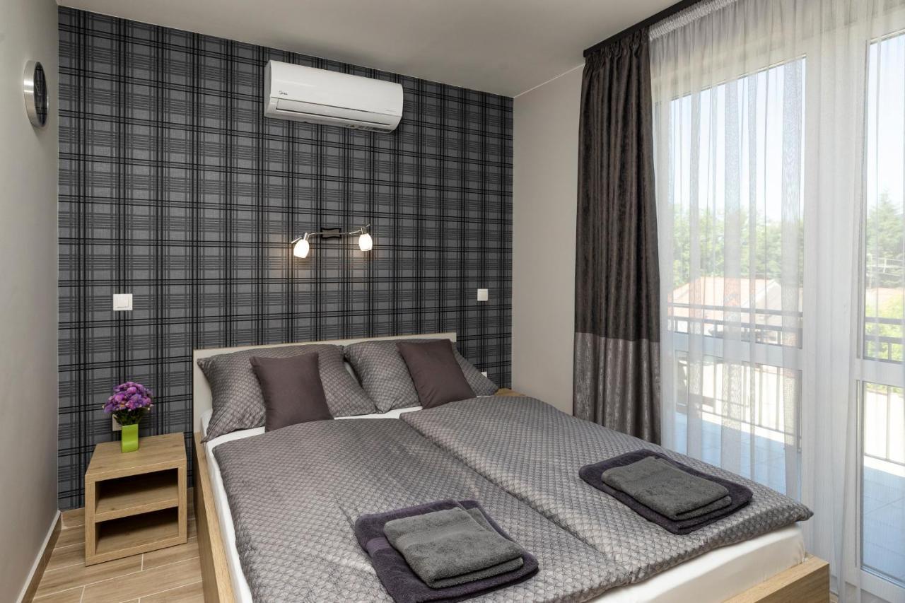 Star Apartman Eger Buitenkant foto