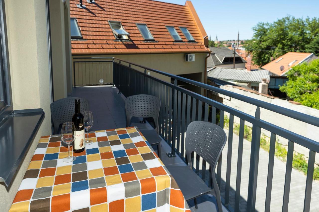 Star Apartman Eger Buitenkant foto