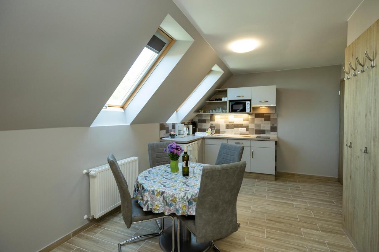 Star Apartman Eger Buitenkant foto
