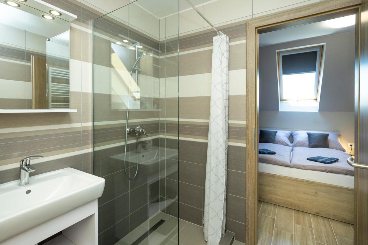Star Apartman Eger Buitenkant foto