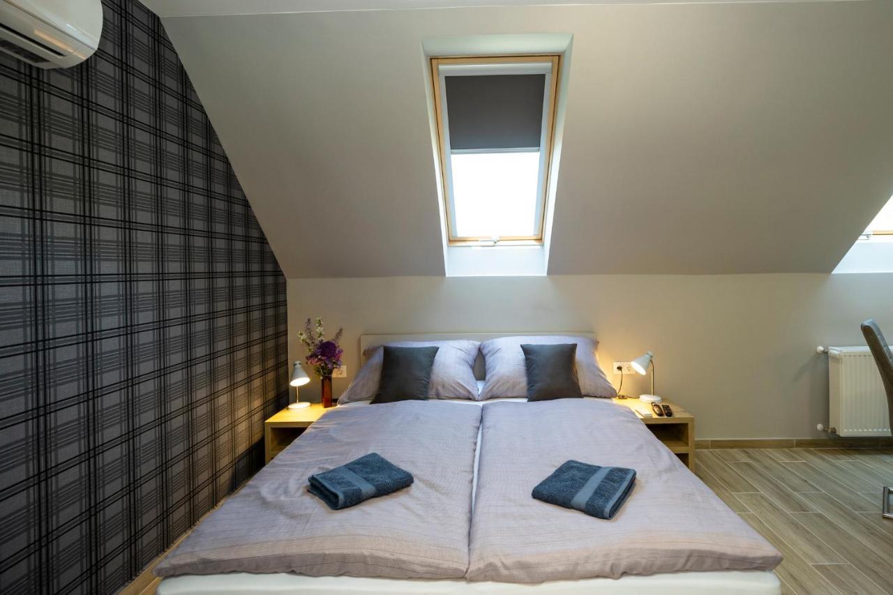 Star Apartman Eger Buitenkant foto