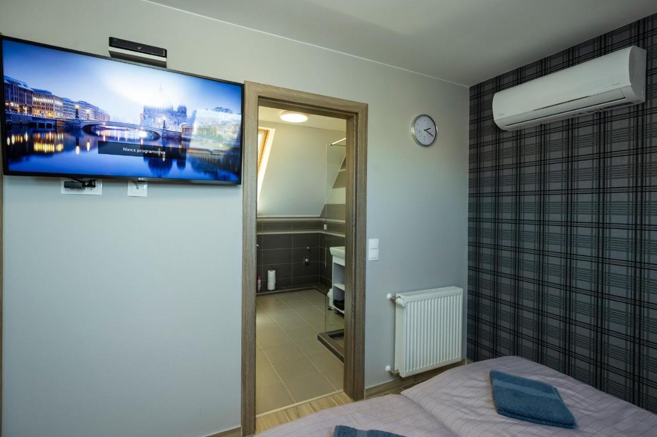 Star Apartman Eger Buitenkant foto